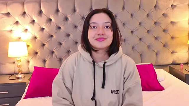 SamantaG online show from March 24, 1:11 pm