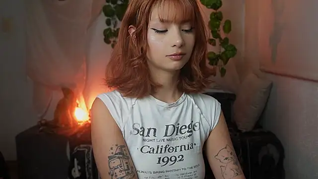 ari kat online show from November 6, 4:05 am