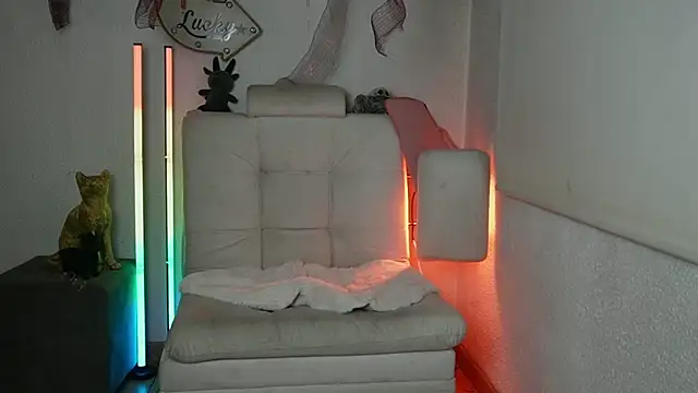 ari kat online show from February 5, 4:52 am