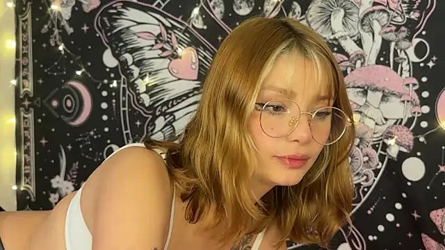 ari kat online show from June 12, 2:42 am