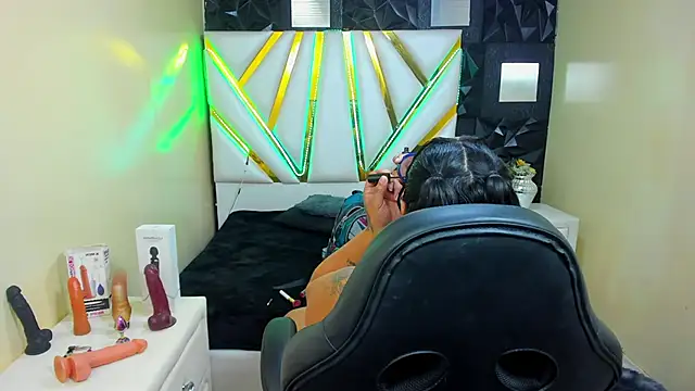 NikolPervertUnlimit online show from March 18, 11:05 pm