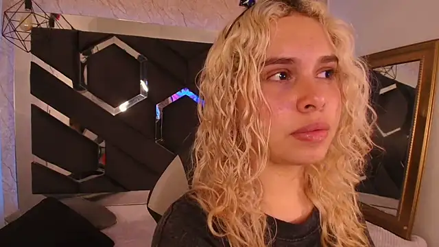 Haelycute online show from November 2, 9:09 pm