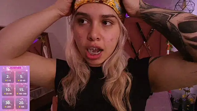 Haelycute online show from October 26, 12:05 pm