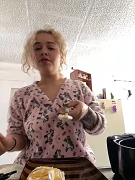 Haelycute online show from November 4, 3:38 pm