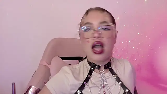 Haelycute online show from July 1, 1:28 am