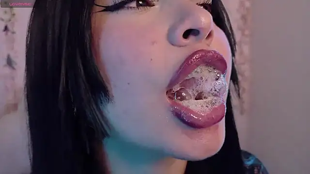 Haelycute online show from April 17, 9:28 pm