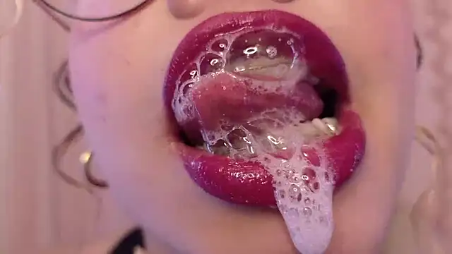 Haelycute online show from June 4, 11:53 pm
