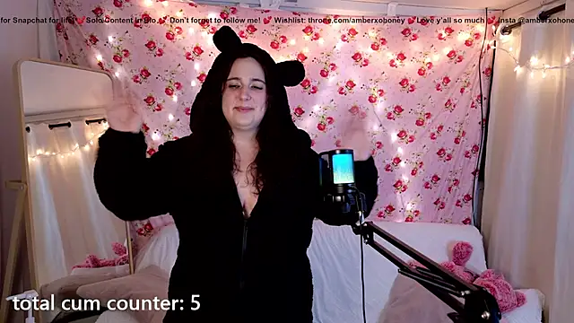 Snapshot of amberxoxhoney chatting on February 28, 5:37 am amberxoxhoney online show from February 28, 5:37 am