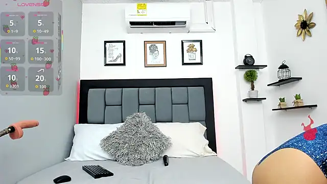 CristalLoren online show from June 19, 6:58 pm