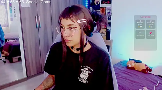 Snapshot of melissahowl chatting on March 13, 1:40 pm melissahowl online show from March 13, 1:40 pm