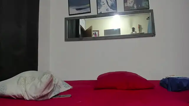 Snapshot of Complices_of_pleasure1 chatting on November 7, 2:38 am Complices of pleasure1 online show from November 7, 2:38 am