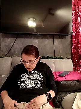 Snapshot of IsisBlake chatting on January 5, 8:34 pm IsisBlake online show from January 5, 8:34 pm