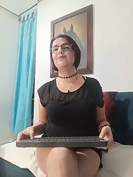 IsisBlake online show from May 17, 3:06 am