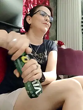 Snapshot of IsisBlake chatting on November 19, 7:03 pm IsisBlake online show from November 19, 7:03 pm