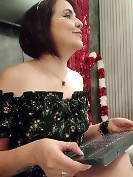 Snapshot of IsisBlake chatting on December 4, 1:26 am IsisBlake online show from December 4, 1:26 am