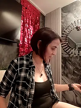 Snapshot of IsisBlake chatting on December 19, 8:33 pm IsisBlake online show from December 19, 8:33 pm