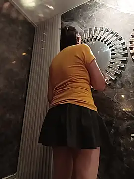 Snapshot of IsisBlake chatting on February 2, 9:03 pm IsisBlake online show from February 2, 9:03 pm