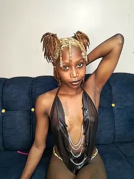 Snapshot of Sexyvyee_ chatting on March 18, 6:28 pm Sexyvyee  online show from March 18, 6:28 pm