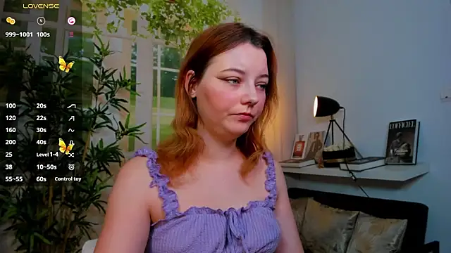 pretty little thing online show from November 25, 4:40 pm