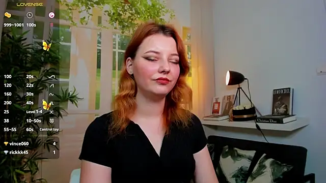 pretty little thing online show from November 9, 4:00 pm