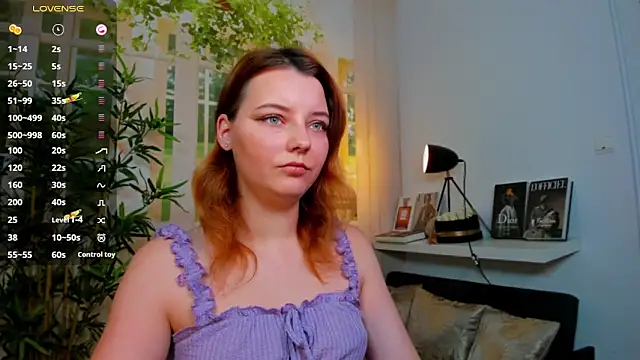 pretty little thing online show from November 20, 4:07 pm