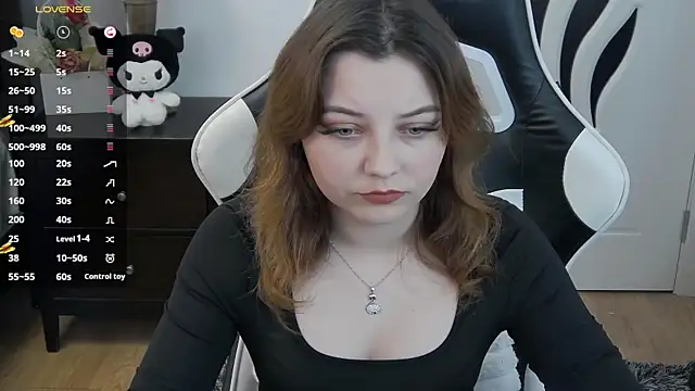 pretty little thing online show from May 18, 3:06 pm