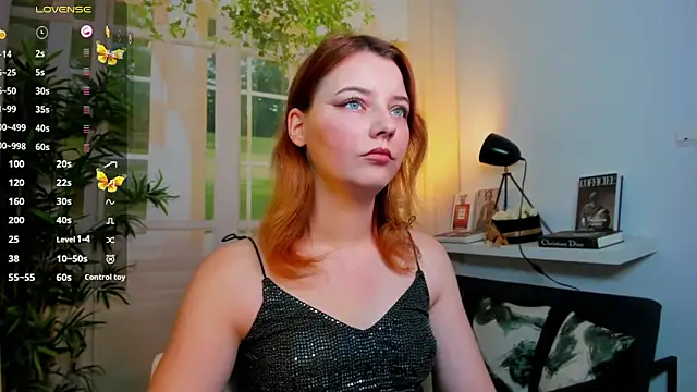 pretty little thing online show from October 30, 3:53 pm