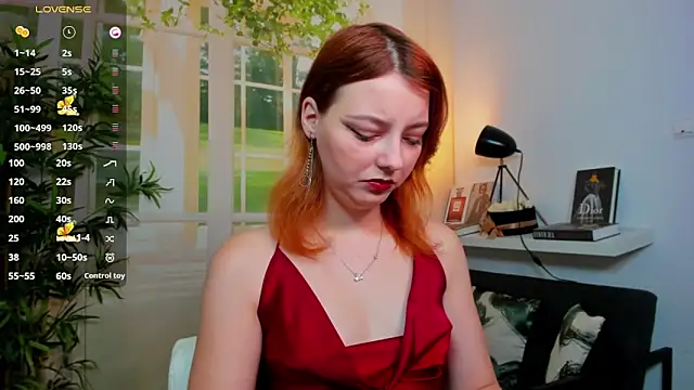 Snapshot of pretty_little_thing chatting on October 13, 2:51 pm pretty little thing online show from October 13, 2:51 pm