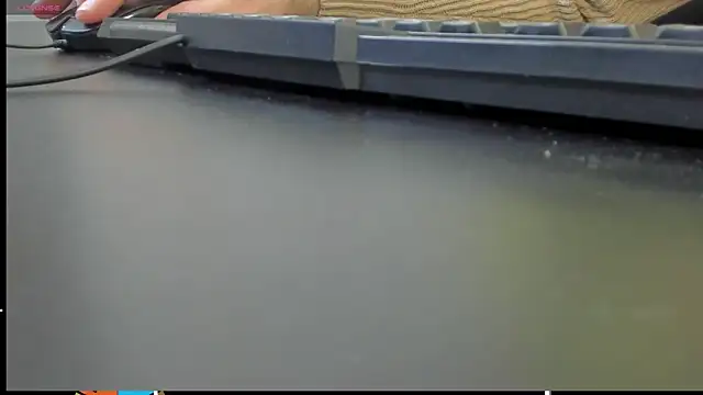 Snapshot of pretty_little_thing chatting on February 9, 1:03 am pretty little thing online show from February 9, 1:03 am