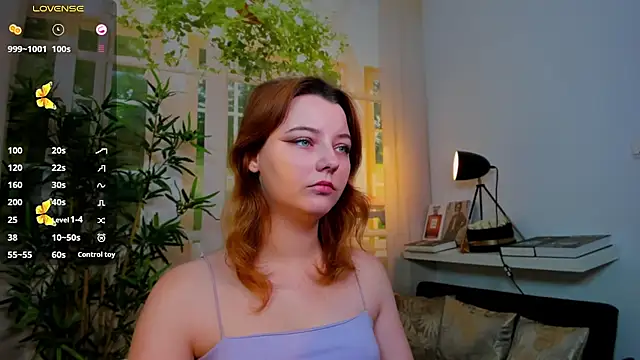 pretty little thing online show from November 28, 3:45 pm