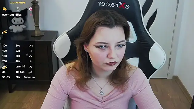 Snapshot of pretty_little_thing chatting on February 17, 5:10 pm pretty little thing online show from February 17, 5:10 pm