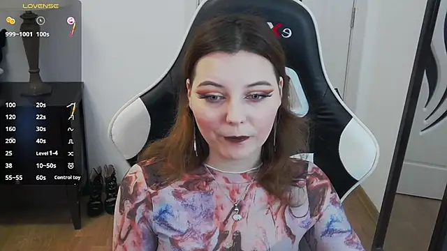 Snapshot of pretty_little_thing chatting on February 28, 4:17 pm pretty little thing online show from February 28, 4:17 pm