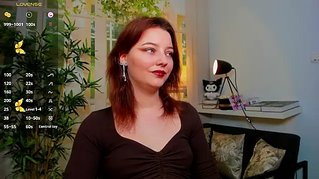 pretty little thing online show from December 15, 5:19 pm