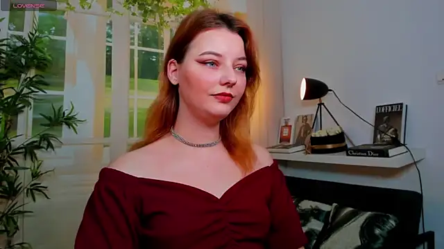 pretty little thing online show from November 12, 2:43 pm