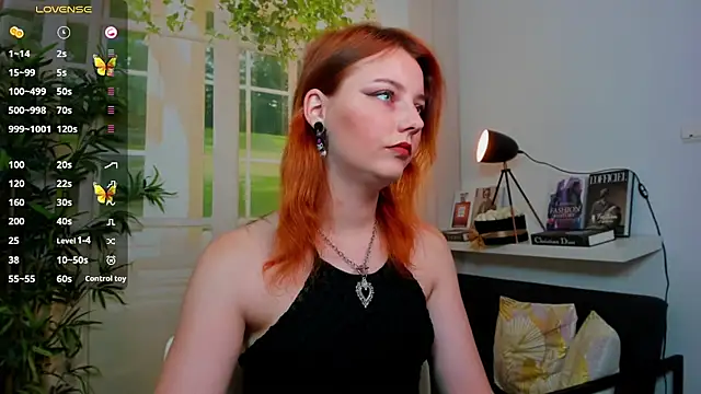 Snapshot of pretty_little_thing chatting on September 25, 2:01 pm pretty little thing online show from September 25, 2:01 pm