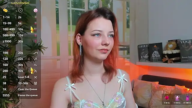 Snapshot of pretty_little_thing chatting on March 3, 1:01 pm pretty little thing online show from March 3, 1:01 pm