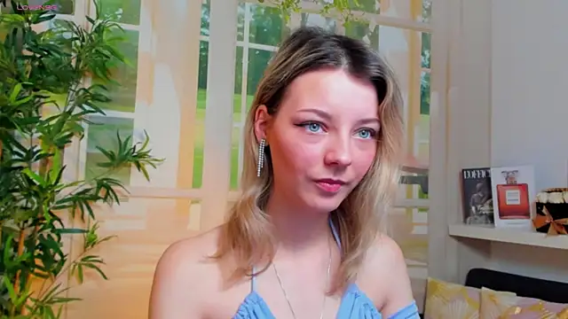 Snapshot of pretty_little_thing chatting on January 31, 12:40 pm pretty little thing online show from January 31, 12:40 pm