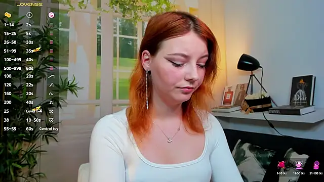 Snapshot of pretty_little_thing chatting on October 16, 3:09 pm pretty little thing online show from October 16, 3:09 pm