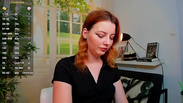 pretty little thing online show from November 10, 12:32 pm