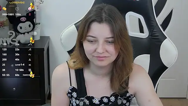 pretty little thing online show from May 27, 4:03 pm