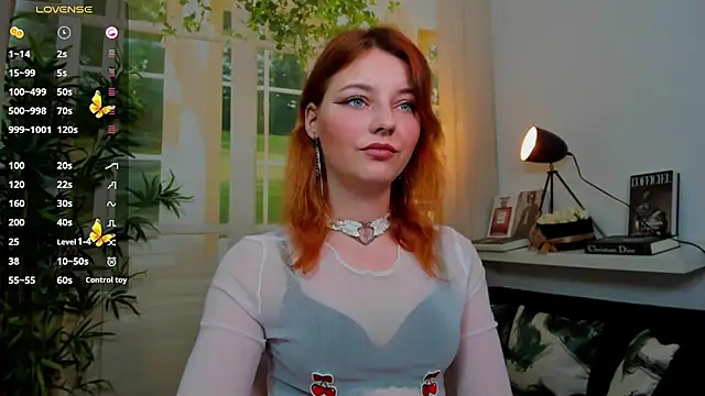 Snapshot of pretty_little_thing chatting on October 5, 1:13 pm pretty little thing online show from October 5, 1:13 pm