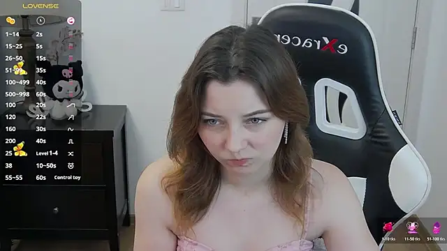 pretty little thing online show from June 1, 6:07 pm