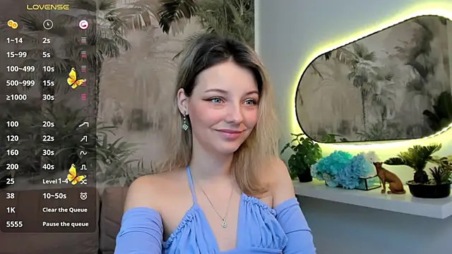 Snapshot of pretty_little_thing chatting on January 14, 12:11 am pretty little thing online show from January 14, 12:11 am