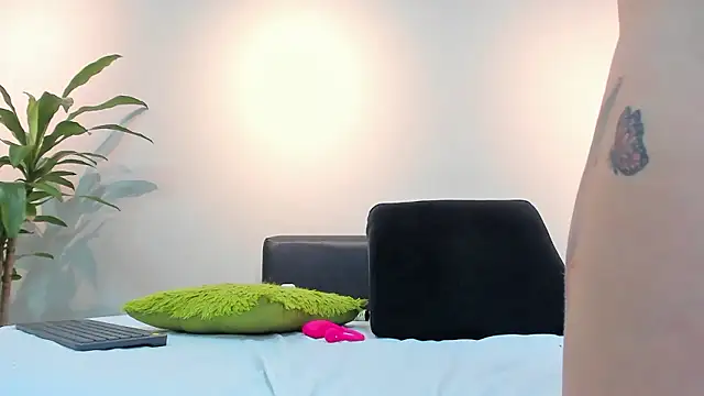Snapshot of HannaBrave chatting on January 10, 7:09 pm HannaBrave online show from January 10, 7:09 pm