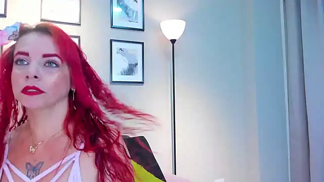 Snapshot of HannaBrave chatting on February 23, 7:25 pm HannaBrave online show from February 23, 7:25 pm