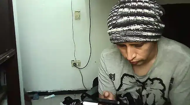 Snapshot of picachuchu chatting on March 3, 2:17 pm picachuchu online show from March 3, 2:17 pm