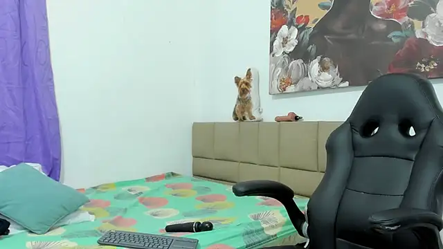 Snapshot of lilybaudyn_ chatting on November 3, 7:28 pm lilybaudyn online show from November 3, 7:28 pm