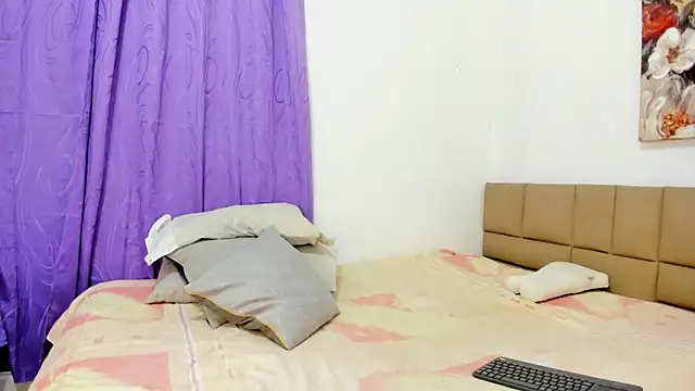 Snapshot of lilybaudyn_ chatting on November 17, 5:39 pm lilybaudyn online show from November 17, 5:39 pm