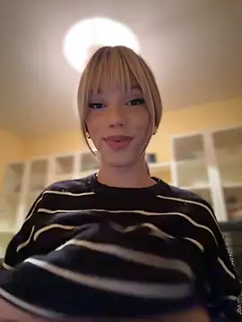 Snapshot of Carlita_cute chatting on February 2, 11:04 pm Carlita cute online show from February 2, 11:04 pm