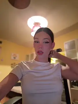 Snapshot of Carlita_cute chatting on November 13, 10:35 pm Carlita cute online show from November 13, 10:35 pm